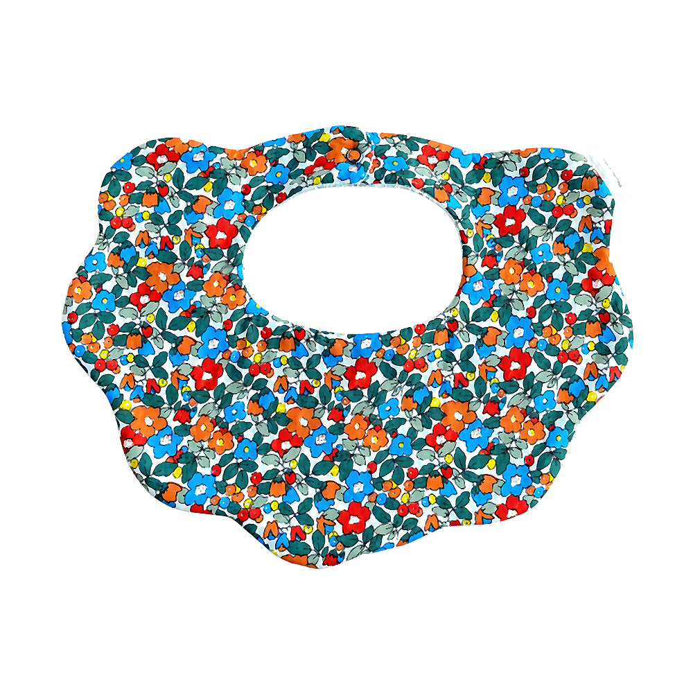Ruby scalloped cotton baby bib by Rudy & Co